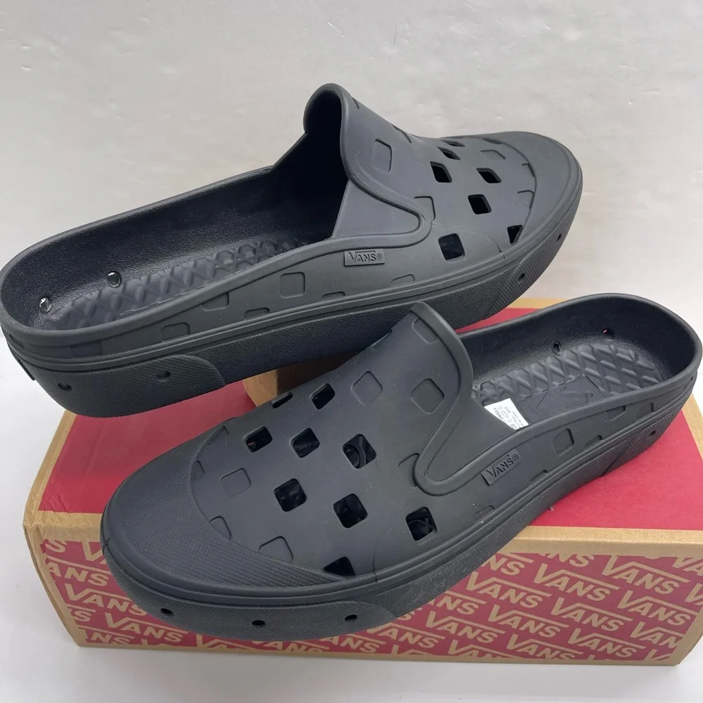 Vans Slip-On Clogs Slip-On Mule Trk
Black
VN0005V8BLK Tracking Sneakers - Picture 9 of 16